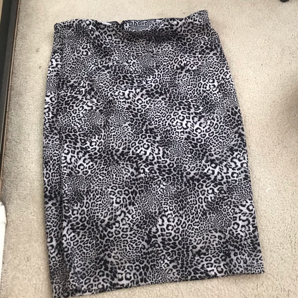 Vince Camuto Leopard print skirt
